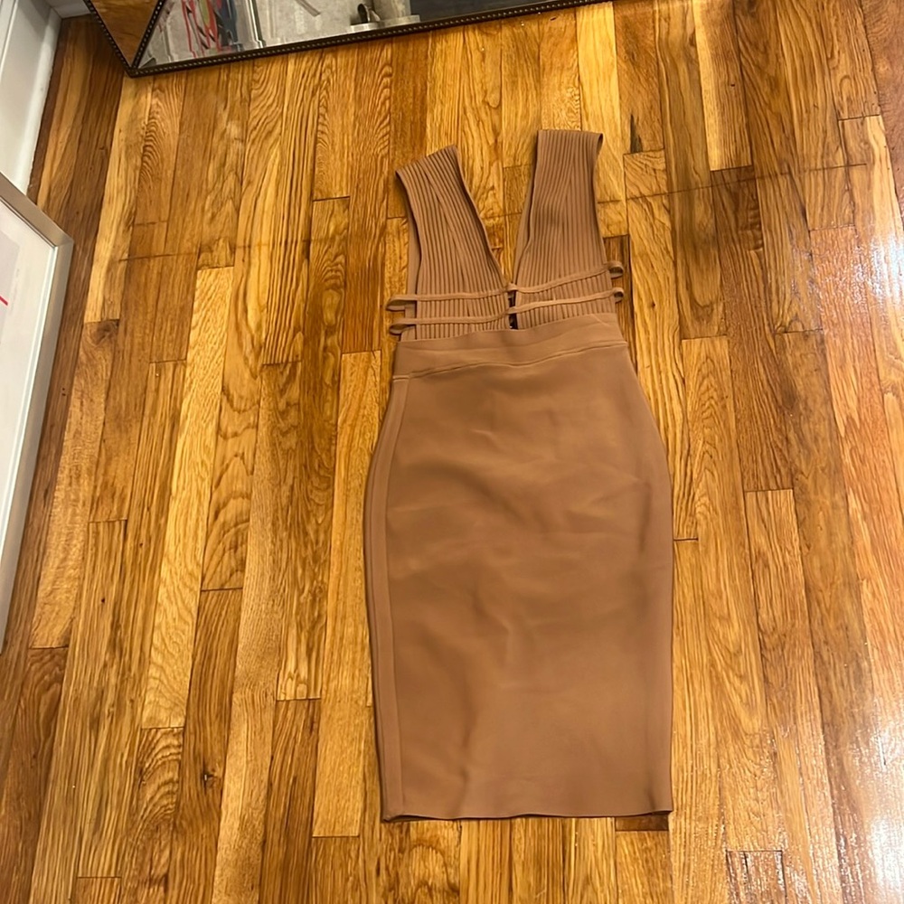 Bodycon shaping nude dress